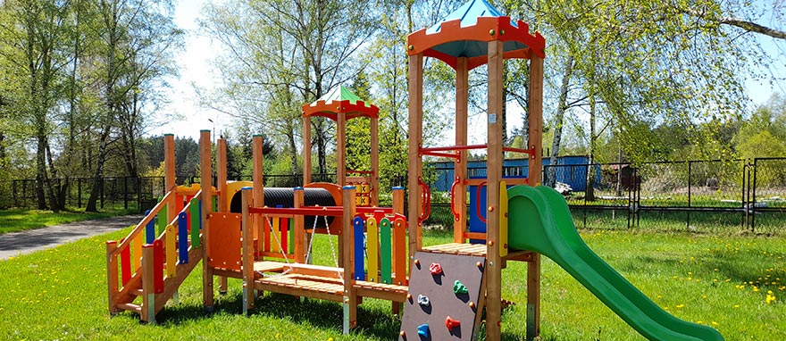 Plac zabaw w Jurajskiej Przystani nad Zalewem Poraj